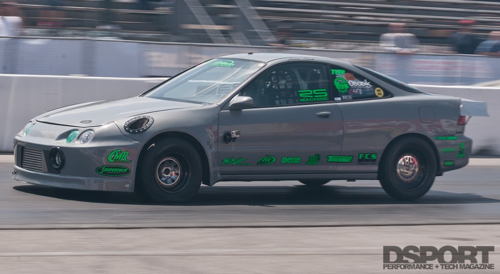 Park's Integra racing down the drag strip