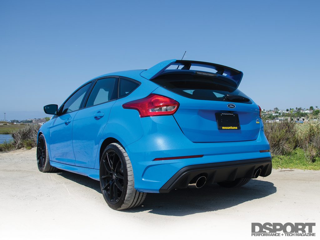 173-tech-mountainfocus-02-car